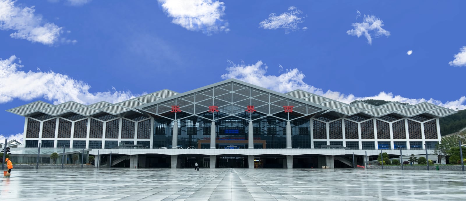 Wide view of Zhangjiajie West Railway Station and its forecourt.