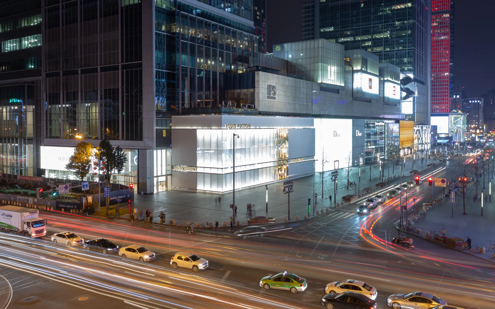 Chengdu IFS and evening traffic in the city centre