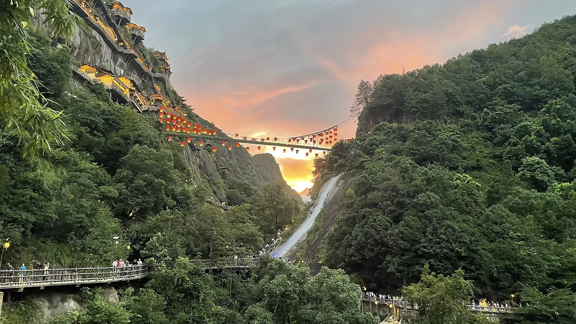 夕暮れの望仙谷
