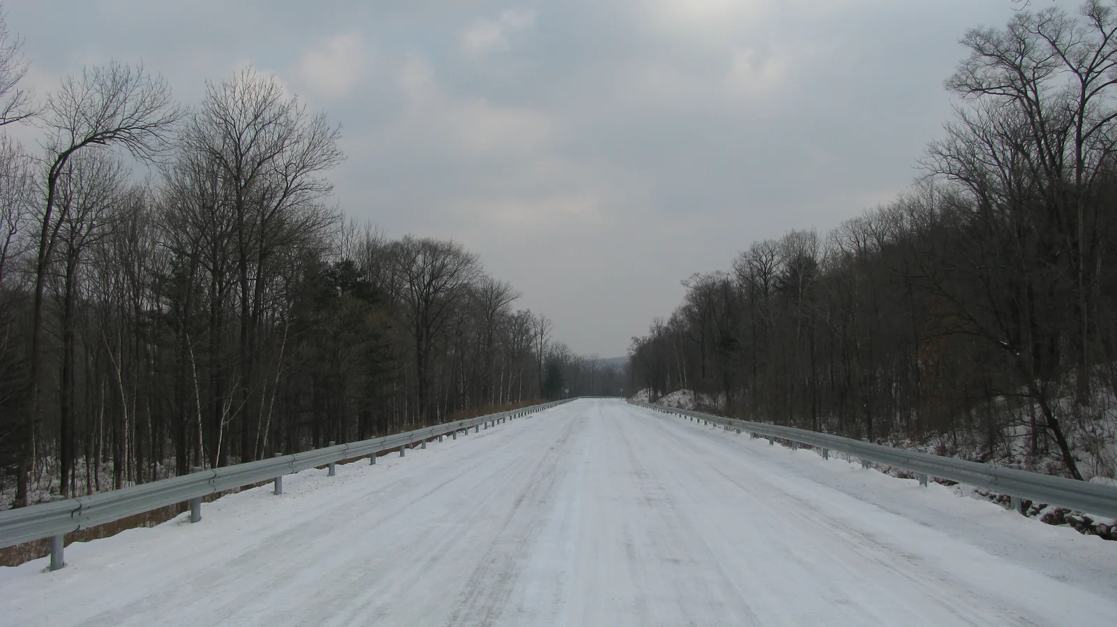 Carretera nevada en la provincia de Jilin