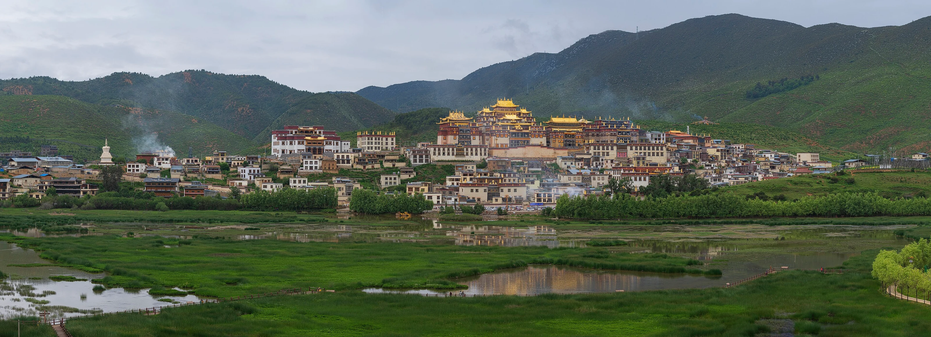 Songzanlin Monastery with the surrounding hills